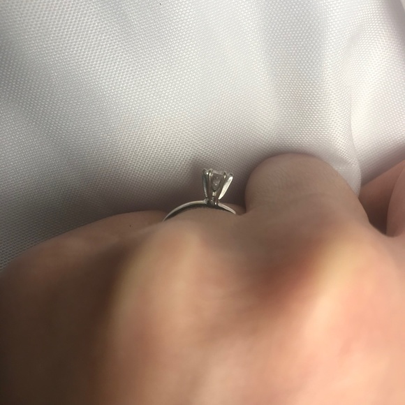 Round Colorless Diamond Ring - Picture 2 of 3